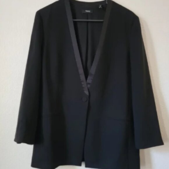 Theory | Tuxedo Jacket in Admiral Crepe 8 - Picture 1 of 5